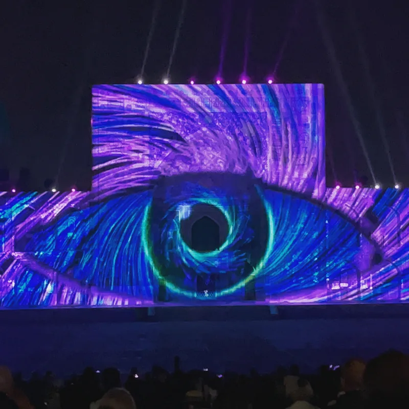 Light installation with a giant eye