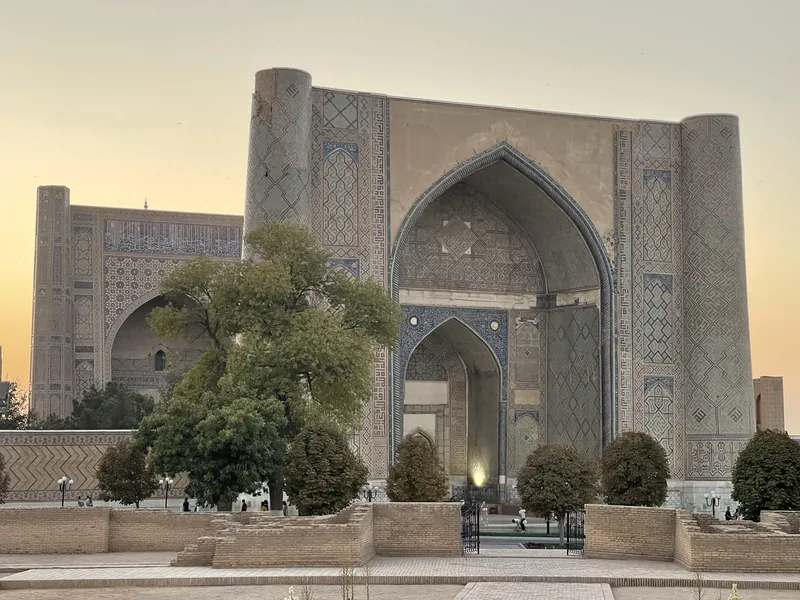 Monumental mosaic portal